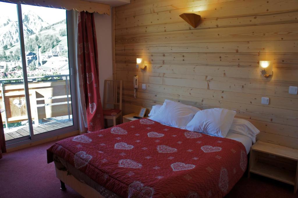 Hotel Adret Ле дез Альп Номер фото