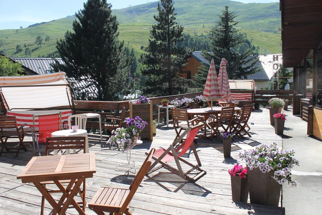 Hotel Adret Ле дез Альп Экстерьер фото