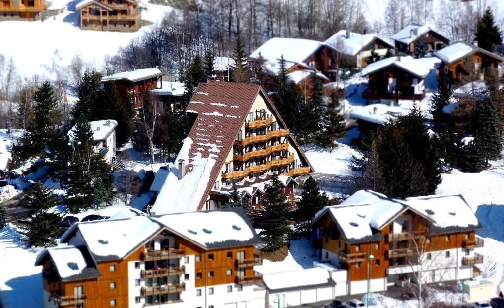 Hotel Adret Ле дез Альп Экстерьер фото